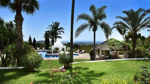 Luxury Retreat With Sea Views Luxury Retreat With Sea Views